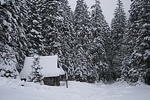 W Tatrach sypie śnieg - wzrasta zagrożenie lawinowe