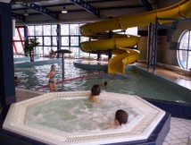 Kryta pływalnia Ośrodka Sportu i Rekreacji w Kętach 